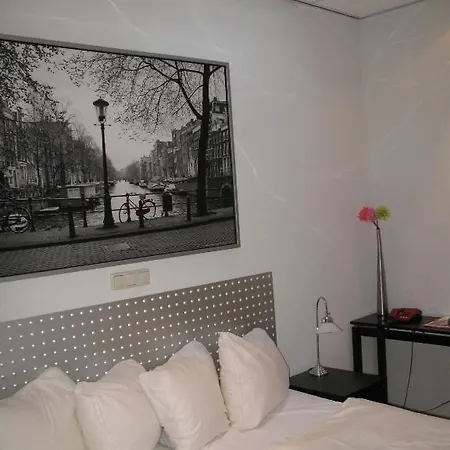 Hotel The Bridge 3*