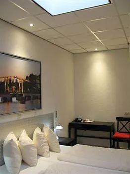 The Bridge Hotell 3*