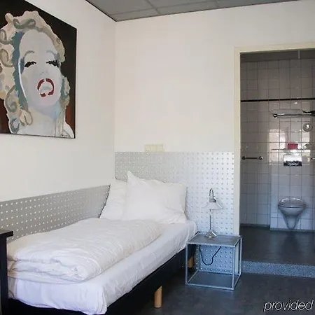 Hotell The Bridge 3*