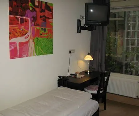 The Bridge Hotell 3*